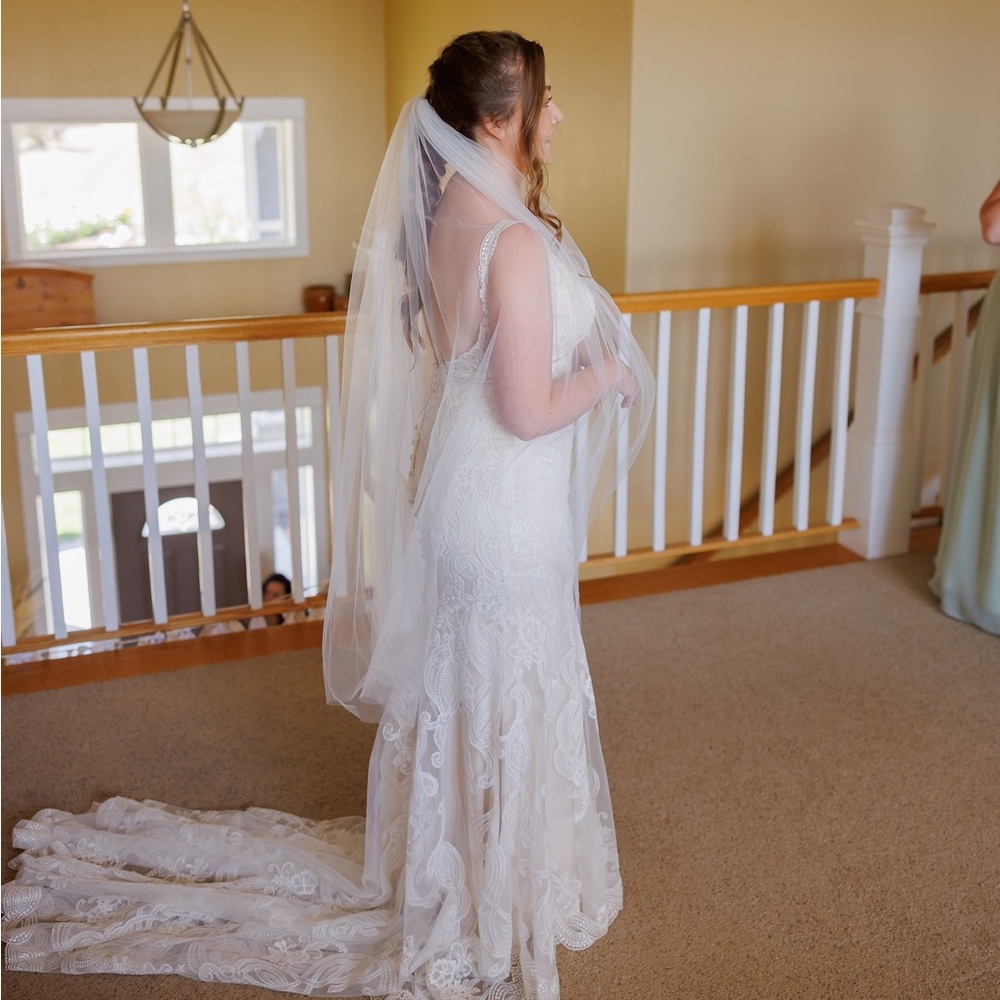 Fingertip length bridal veil